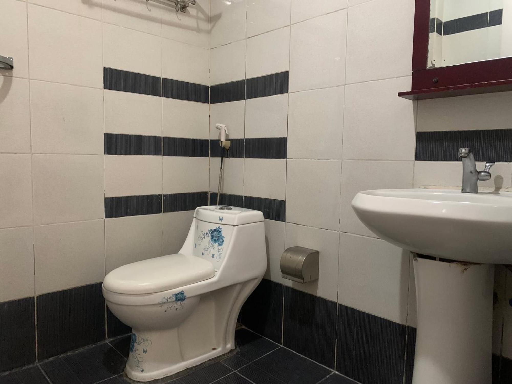 Oyo 416 ラッキー ホテル【スタッフワクチン接種済み】 マニラ市 エクステリア 写真