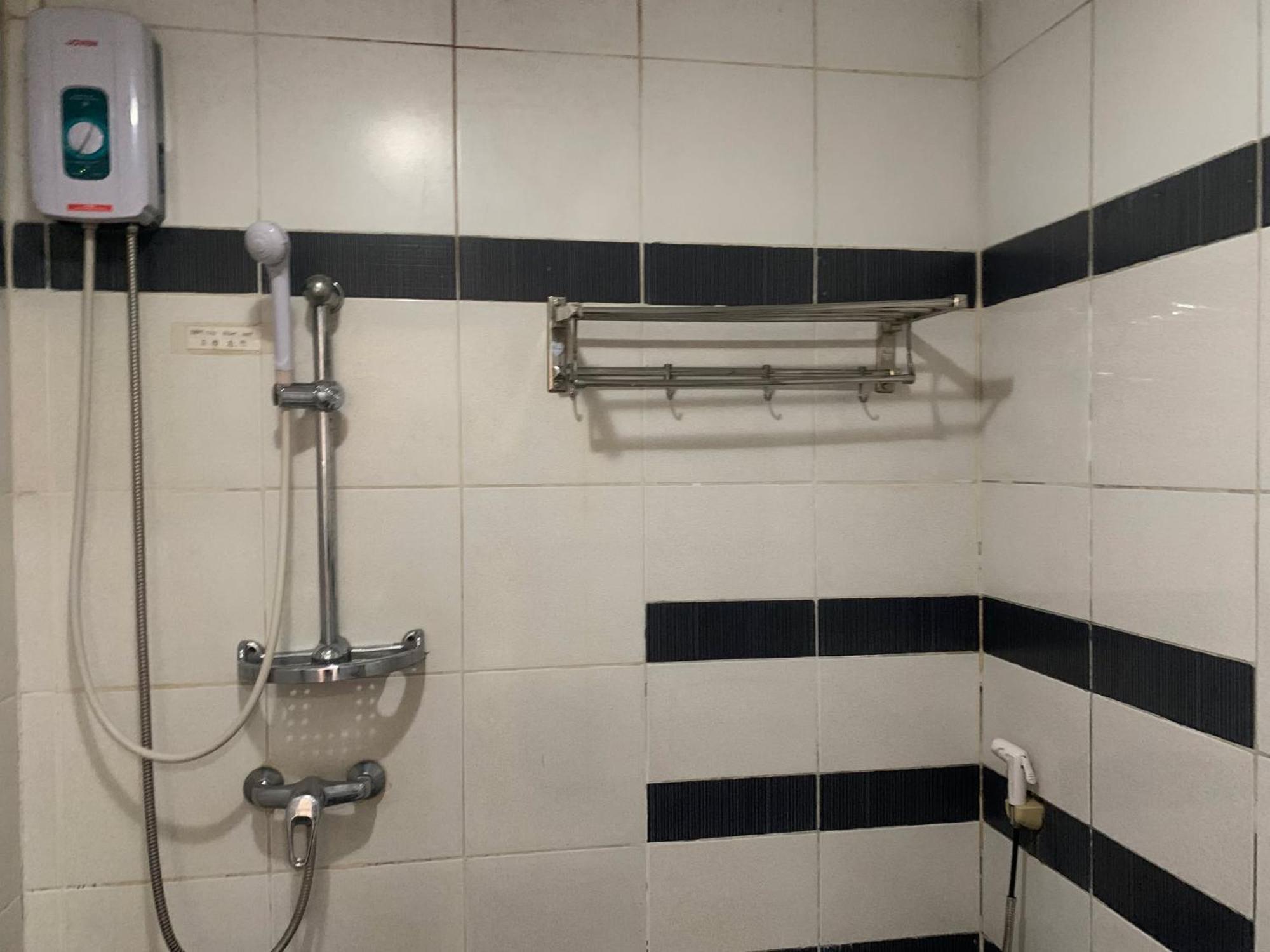 Oyo 416 ラッキー ホテル【スタッフワクチン接種済み】 マニラ市 エクステリア 写真
